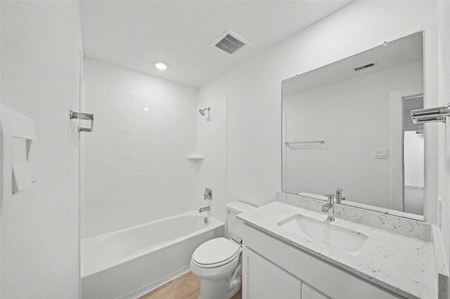 Building Photo - 4307 Camden Lakes St