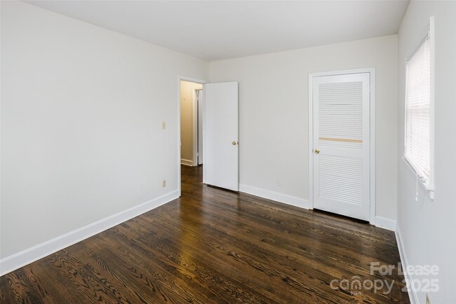 Building Photo - 7029 Yorktowne Dr