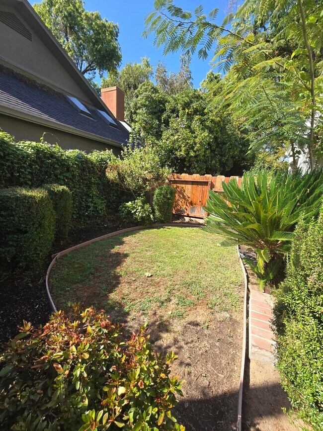 Building Photo - Cute 2 Bedroom Home in the College Neighbo...