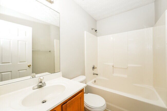 Building Photo - 411 Pondweed Dr