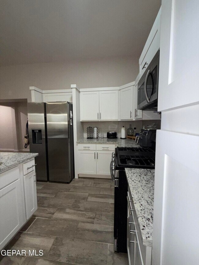 Building Photo - 13841 Paseo Central Ave