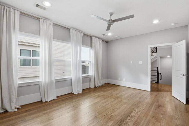 Building Photo - Rooftop Deck with Downtown Views in Sawyer Heights