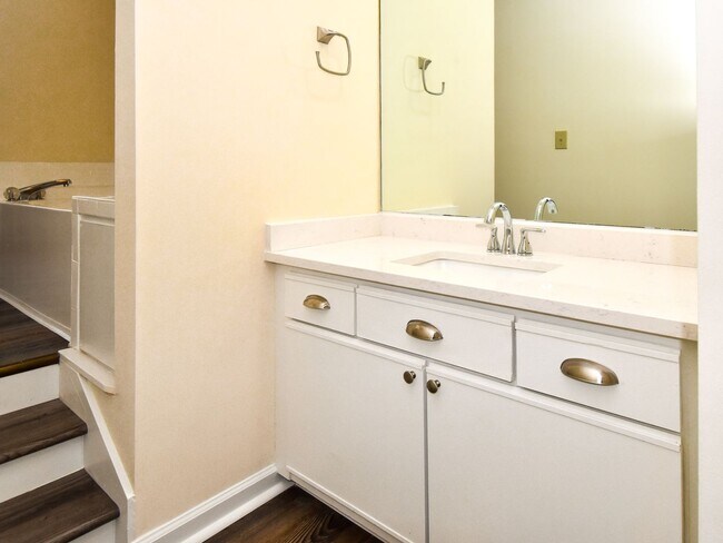 Building Photo - 707 S Marshall St