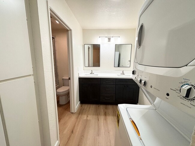 Building Photo - Remodeled Spacious 3BR/2BA Home in Prime Davis Location