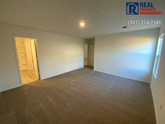 Building Photo - 1495 Meadows Dr