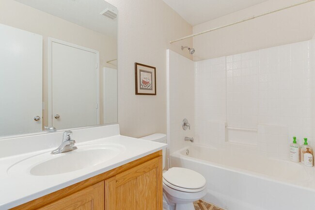 Building Photo - CHARMING 2 BEDROOM HOME IN GATED COMMUNITY...