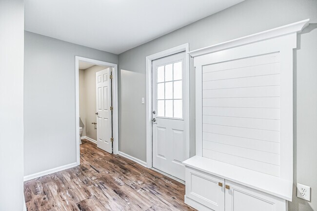 Building Photo - 203 Ford St