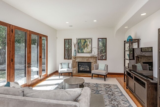 Building Photo - Elegant Mediterranean Home in Prime Menlo ...