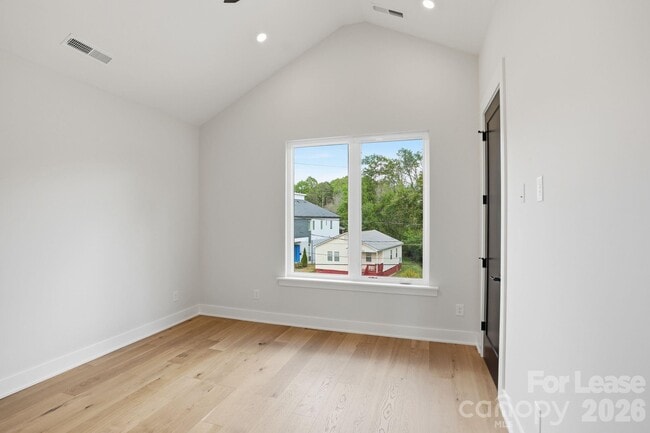 Building Photo - 144 Mattoon St
