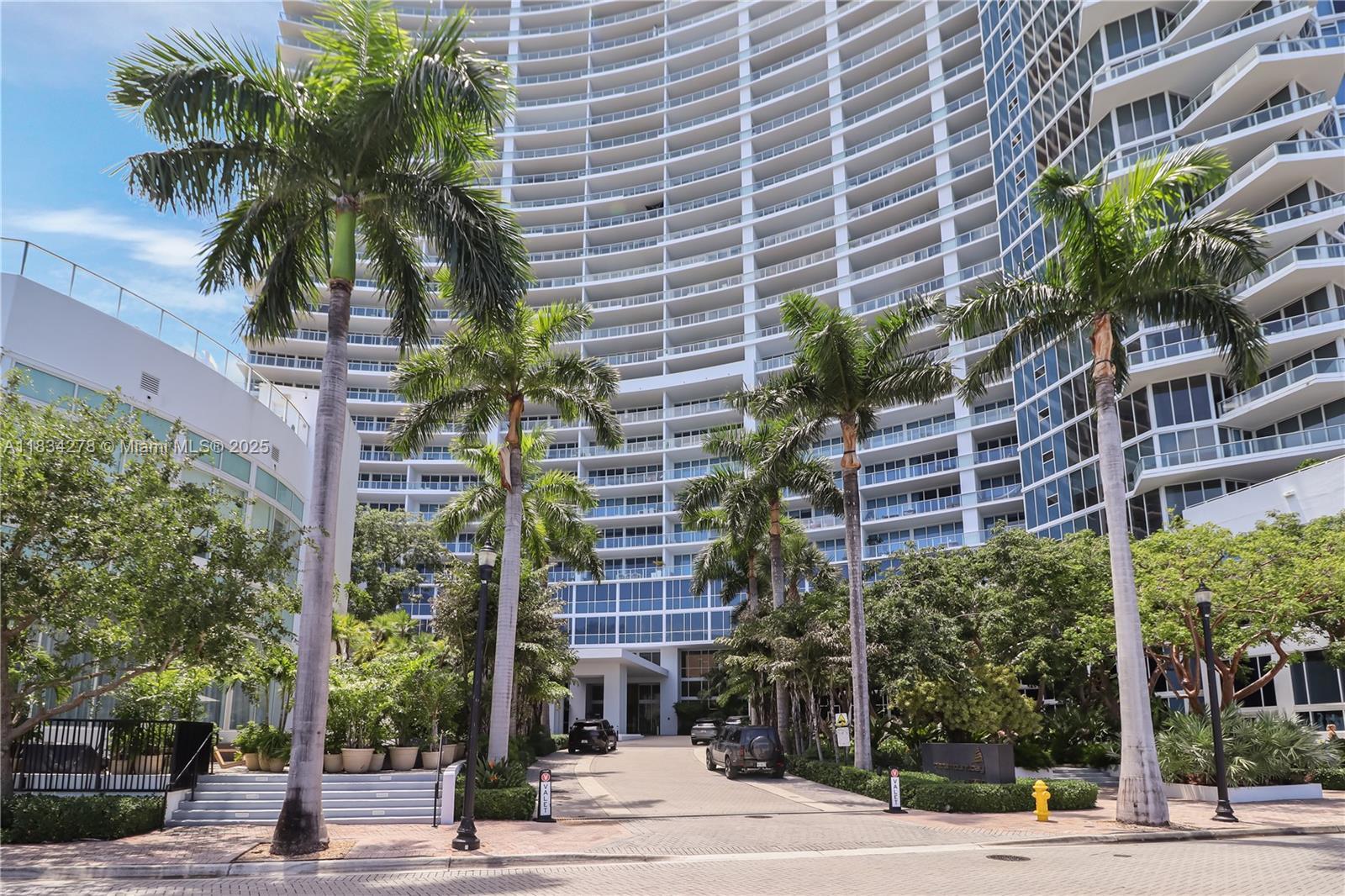 Building Photo - 2020 N Bayshore Dr