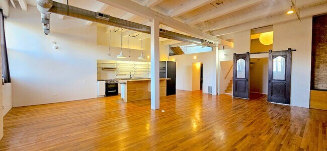 Building Photo - RAVENSWOOD - BEAUTIFUL 1BD/1BTH LOFT FOR R...
