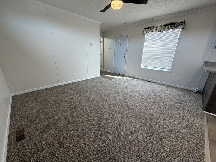 Building Photo - 15386 Danseur Dr