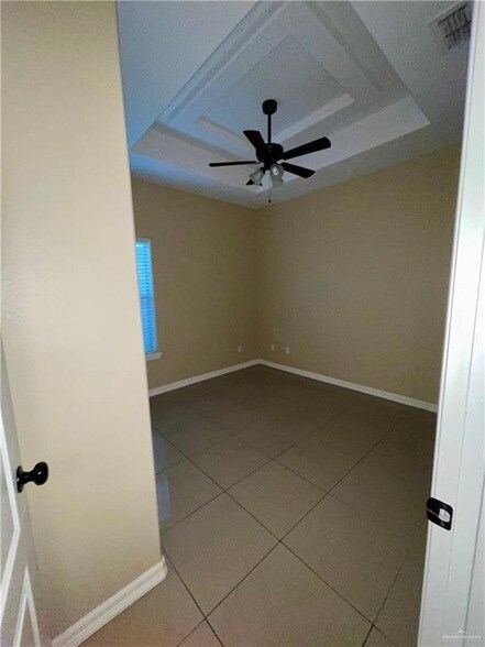 Building Photo - 2605 E Franklin Ave