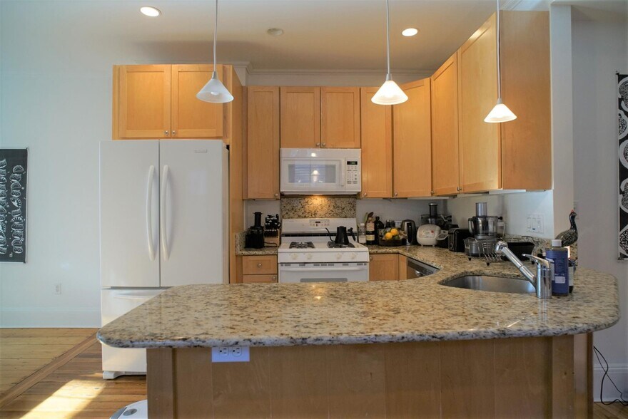 Building Photo - 28 Healey St