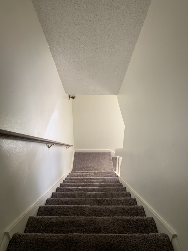 Building Photo - 103 S College St