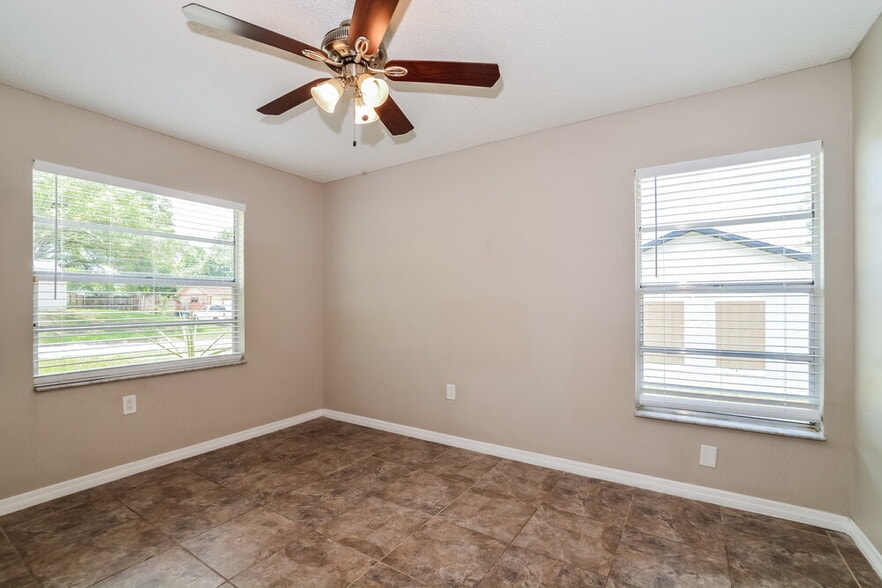 Building Photo - 5343 Broken Pine Cir