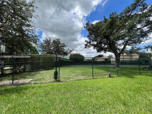 Building Photo - 1227 SW 46th Ave