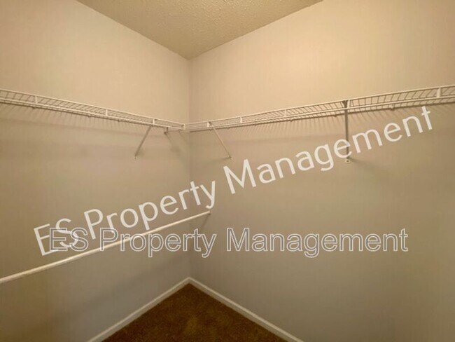 Building Photo - 7310 Parklake Pl