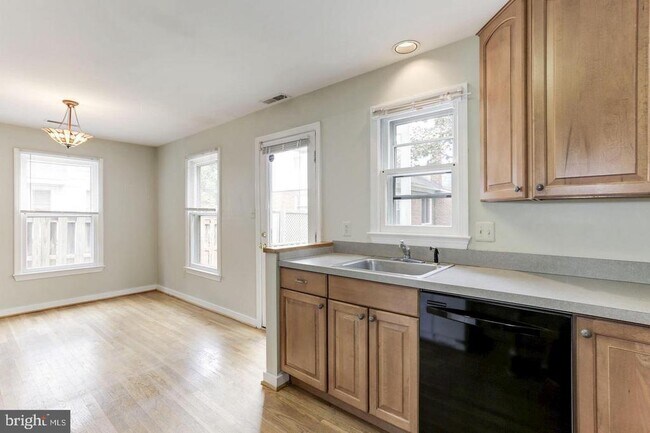 Building Photo - 1759 N Cliff St