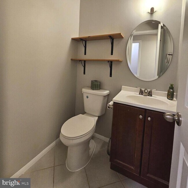 Building Photo - 6430 Shannon Station Ct