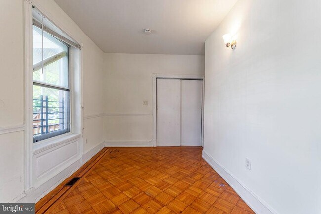 Building Photo - 3512 Lancaster Ave