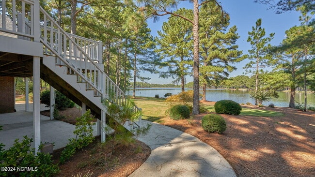 Building Photo - 11 Whisper Lake Dr