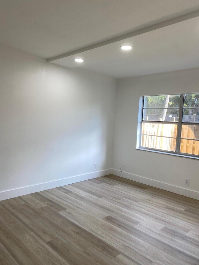 Building Photo - 1271 NW 13th St