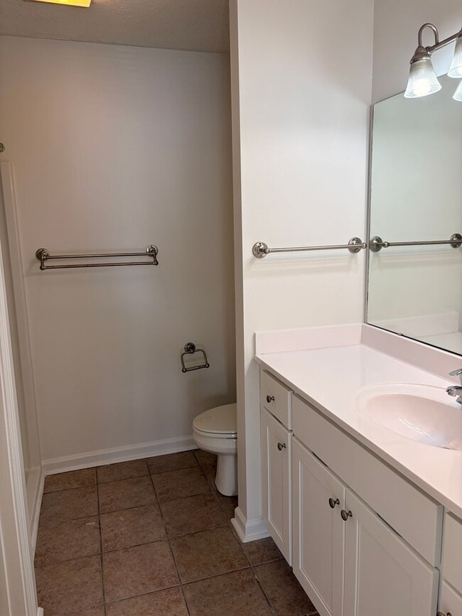 Building Photo - Q201