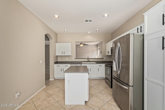 Building Photo - 2760 E Carla Vista Dr