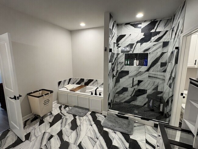 Building Photo - 3013 Sue St