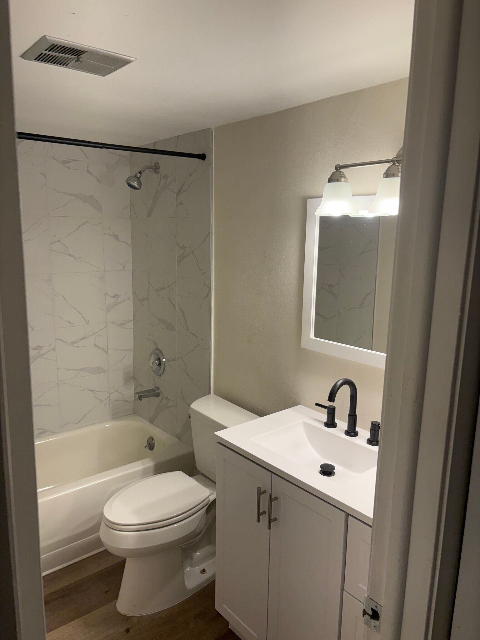 Building Photo - 3802 N Lake Dr