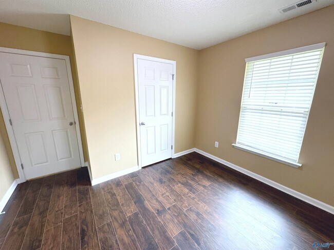 Building Photo - 117 Bremerton Dr SW