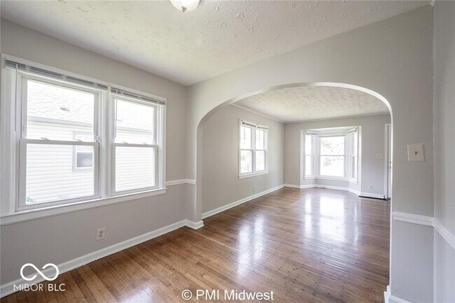 Building Photo - 4627 Norwaldo Ave