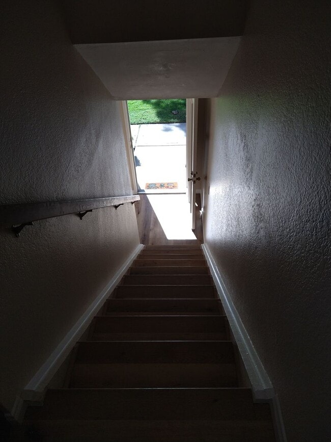 Building Photo - ALL UTILITIES INCLUDED! 3 Bed / 1 Bath Remodeled Condo/Duplex at Tanglewood