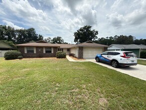 Building Photo - SLEEPY HOLLOW 3/2/2 Pool Home