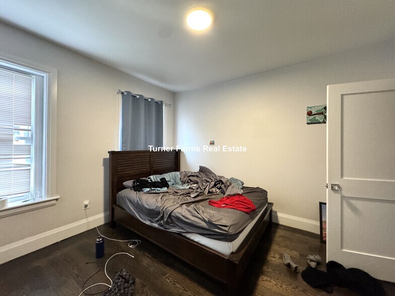 Building Photo - 7 Strathmore Rd