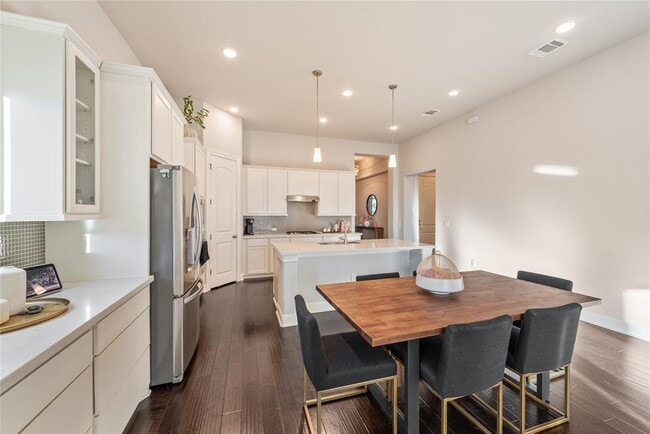 Building Photo - 11905 Deering Pl