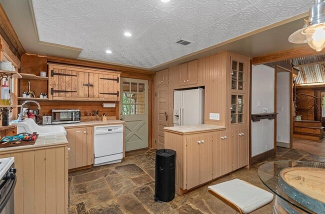 Building Photo - 23207 Decker Prairie-Rosehill Rd