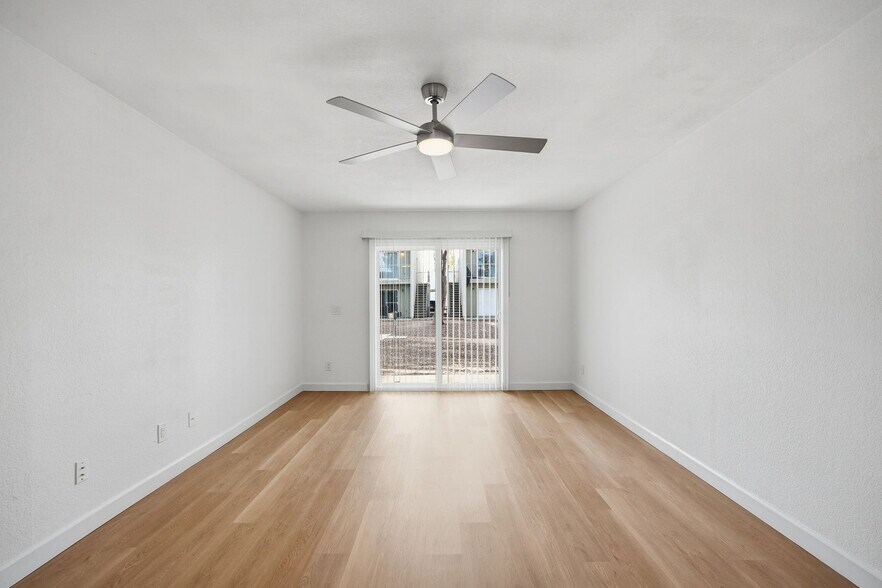 Building Photo - 2844 E Marconi Ave