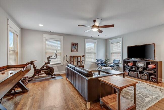 Building Photo - 1302A Stainback Ave