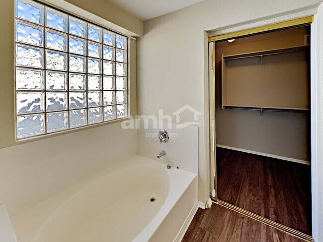 Building Photo - 16655 W Melvin St