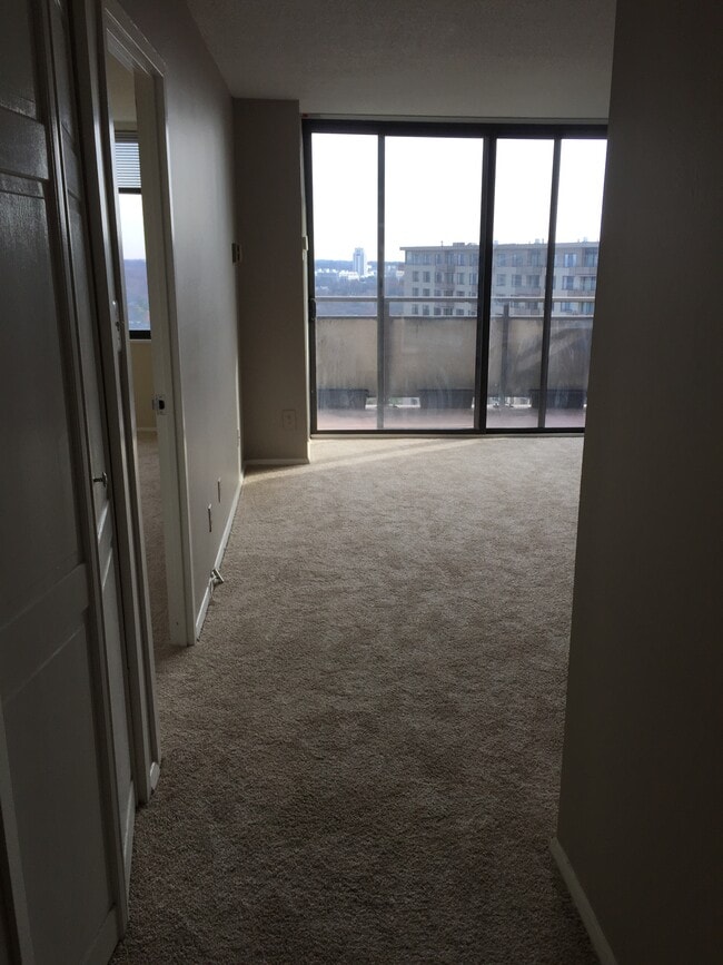 Building Photo - 5225 Pooks Hill Rd