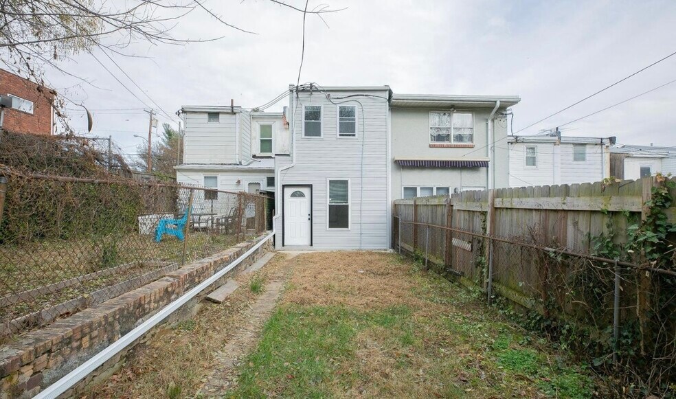 Building Photo - 6170 Lawnton St