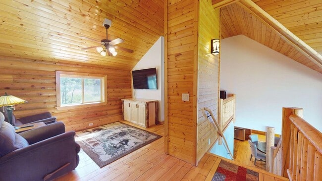 Building Photo - Cabin in Cedar Highlands