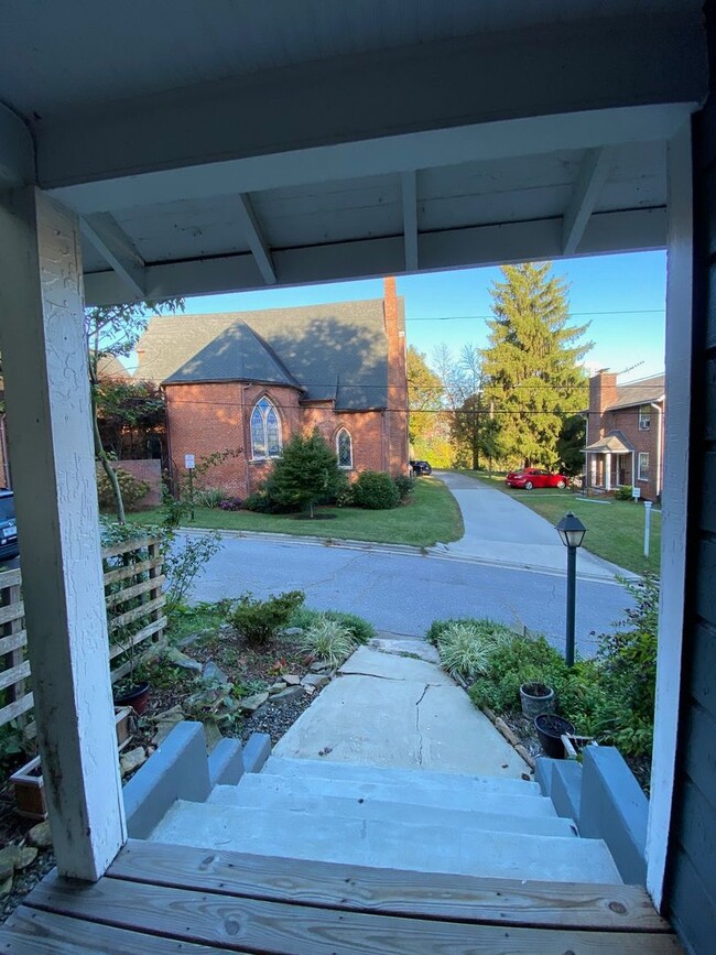 Building Photo - Downtown Bungalow with SO much Charm!