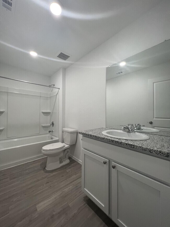 Building Photo - 5479 Daphne Path