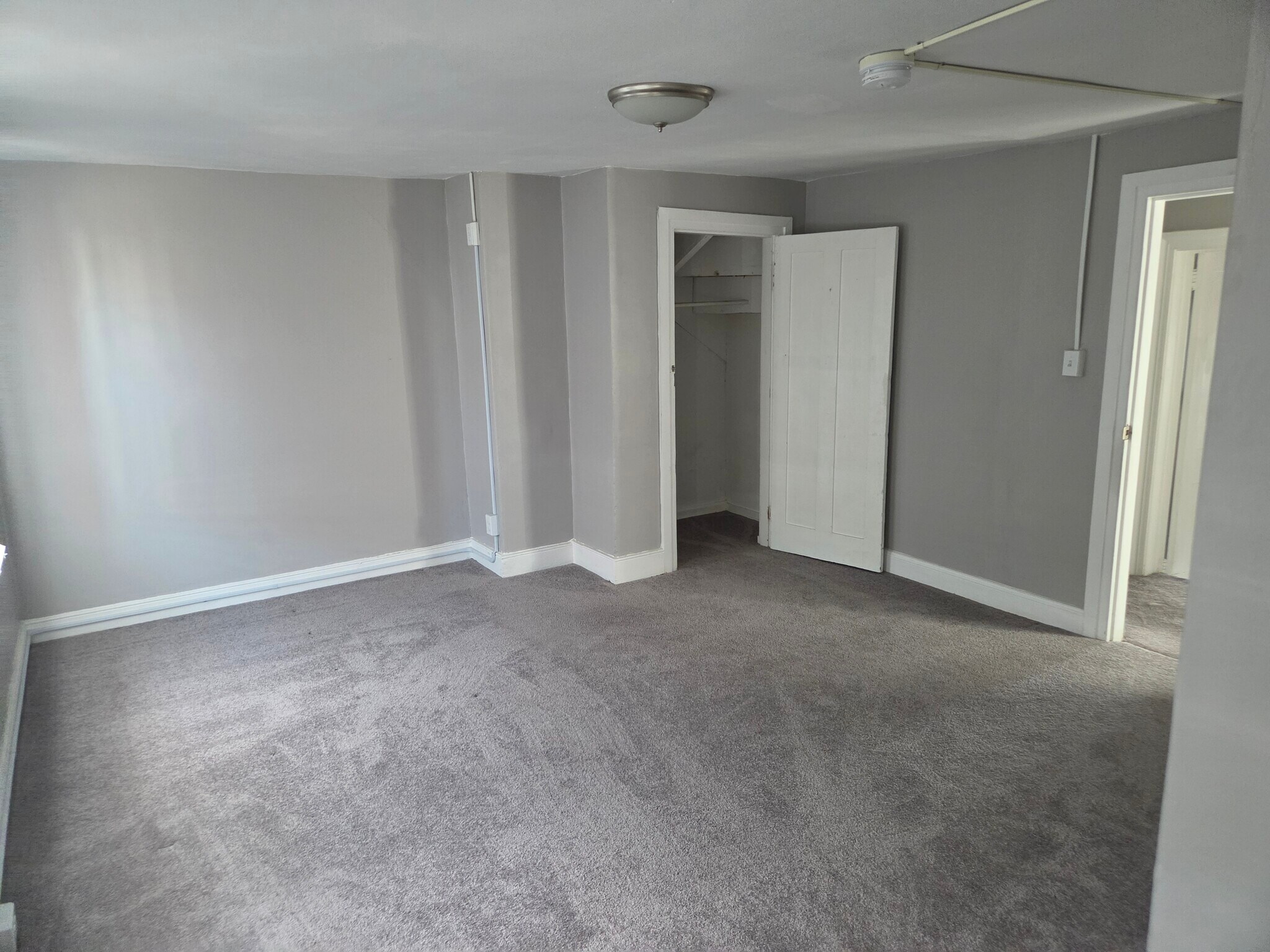 Large upstairs BDR 1 - 22 N Broad St