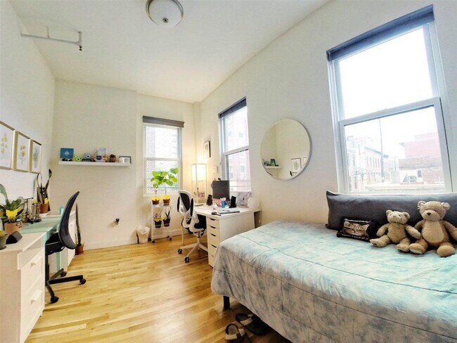 Building Photo - 62 4th St