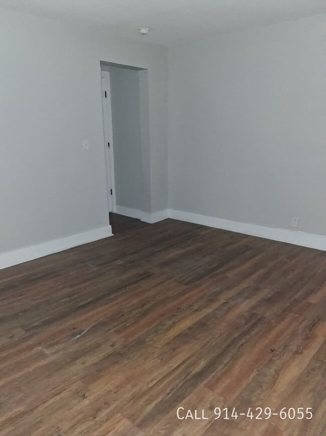 Building Photo - 23 E 4th St