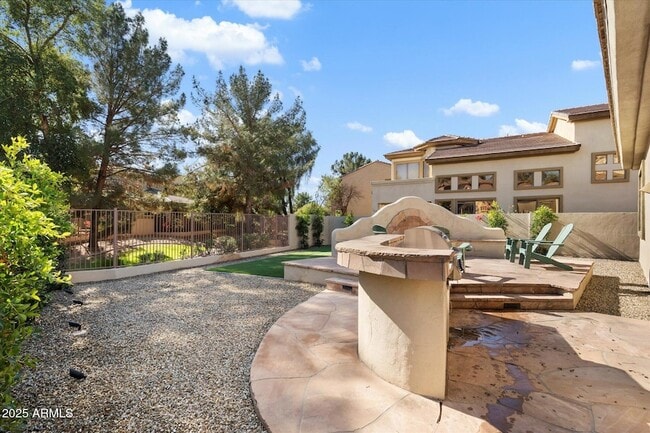 Building Photo - 1925 W Olive Way